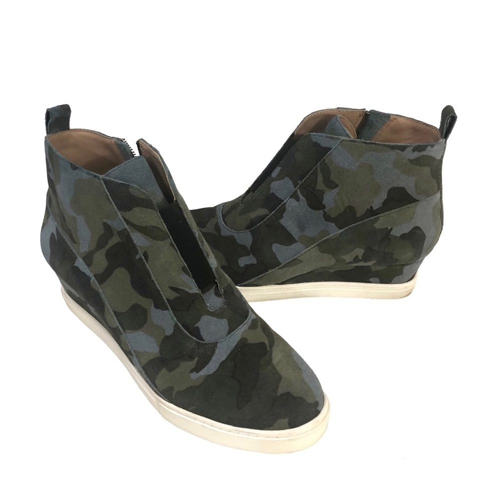 Linea Paolo Women’s Felicia III Wedge Camo Sneaker size 7.5